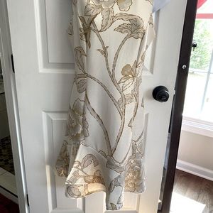 Beautiful sleeveless light patterned dress, below the knee with layered hemline.